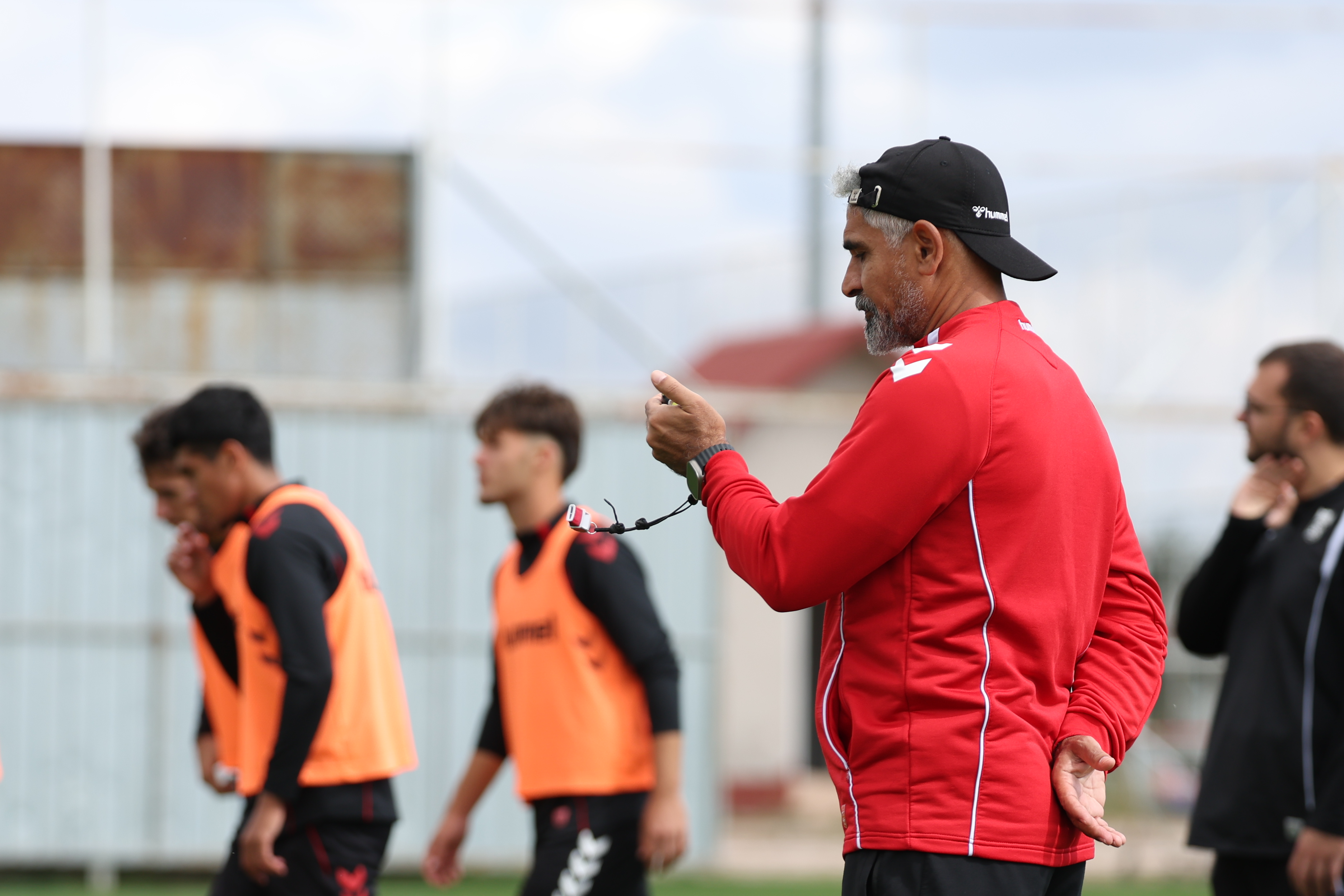 aa-20260929-42604039-42604035-sivasspor-pendikspor-macinin-hazirliklarini-surdurdu.jpg