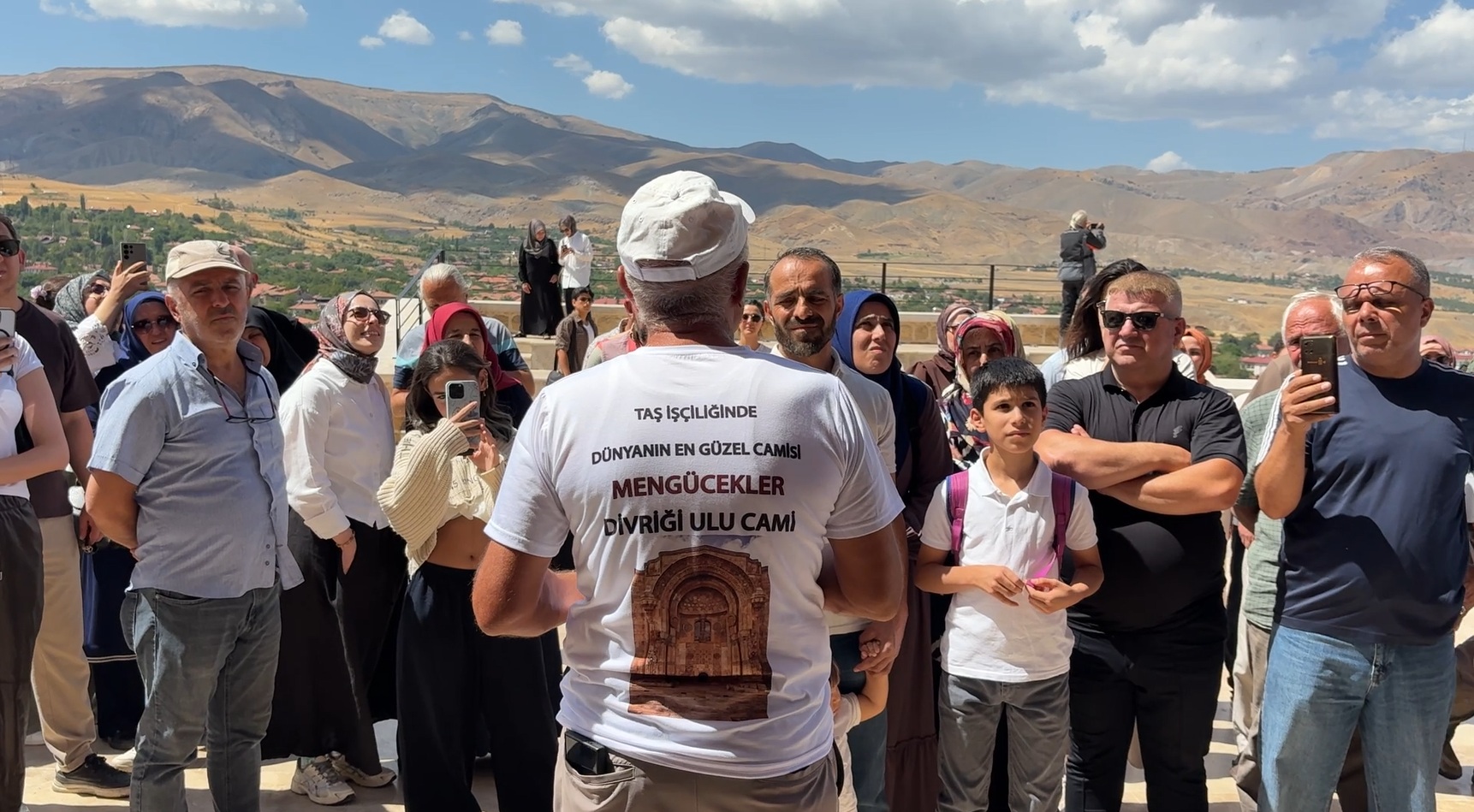 ziyaretciler-bos-tasa-bakmasin-diye-79-1530287-455337.jpg