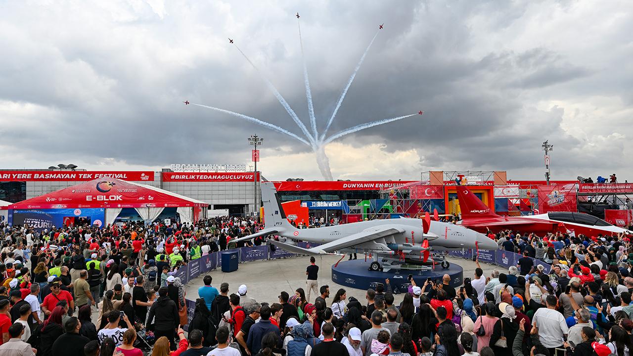 turk-yildizlari-kktc-teknofest-2356645.jpg