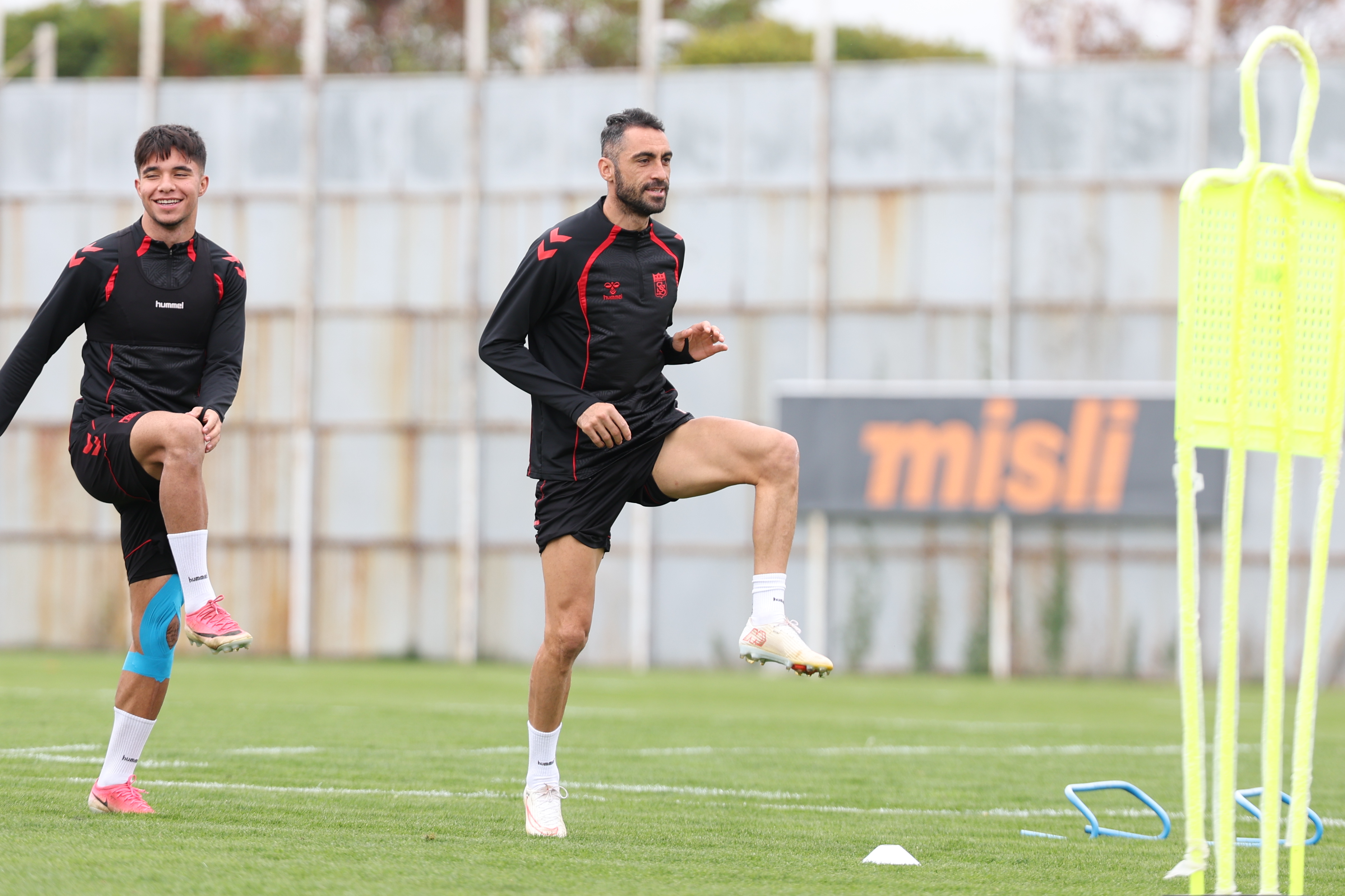 aa-20261008-42697538-42697535-sivasspor-pendikspor-macina-hazir.jpg