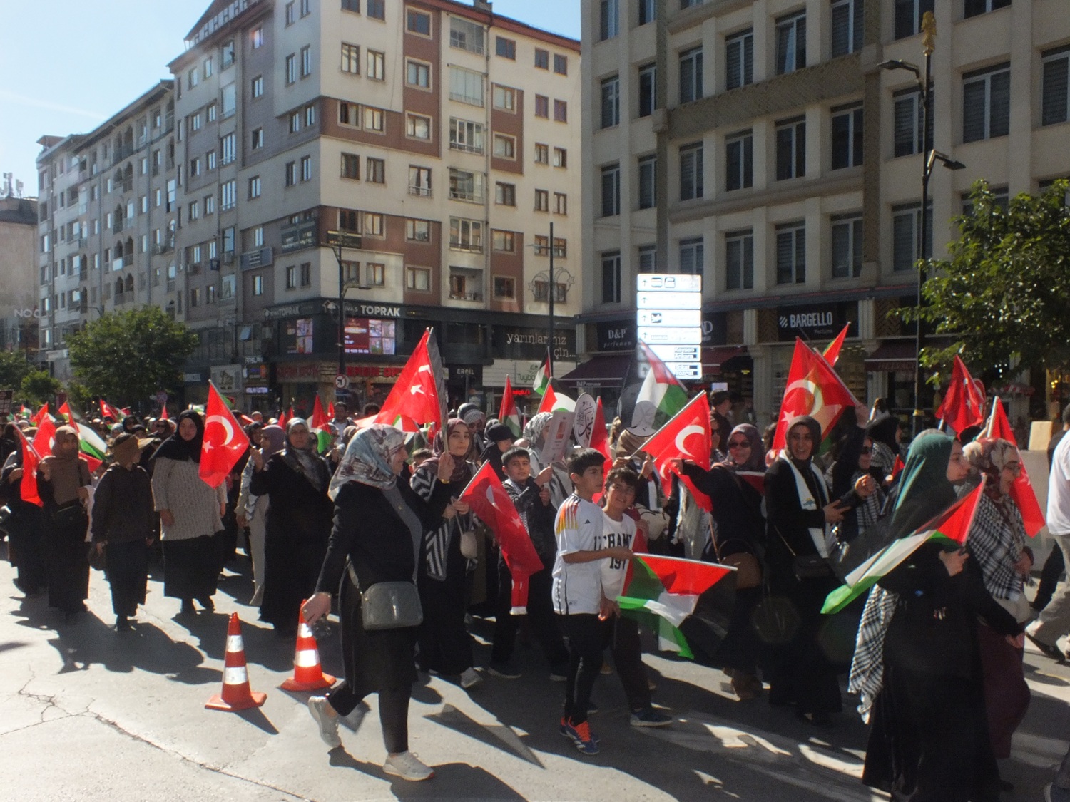 aa-20261010-42714993-42714990-sivasta-filistine-destek-yuruyusu-duzenlendi.jpg