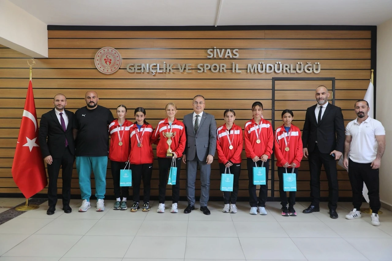 Şampiyon Takımdan İl Müdürüne Ziyaret