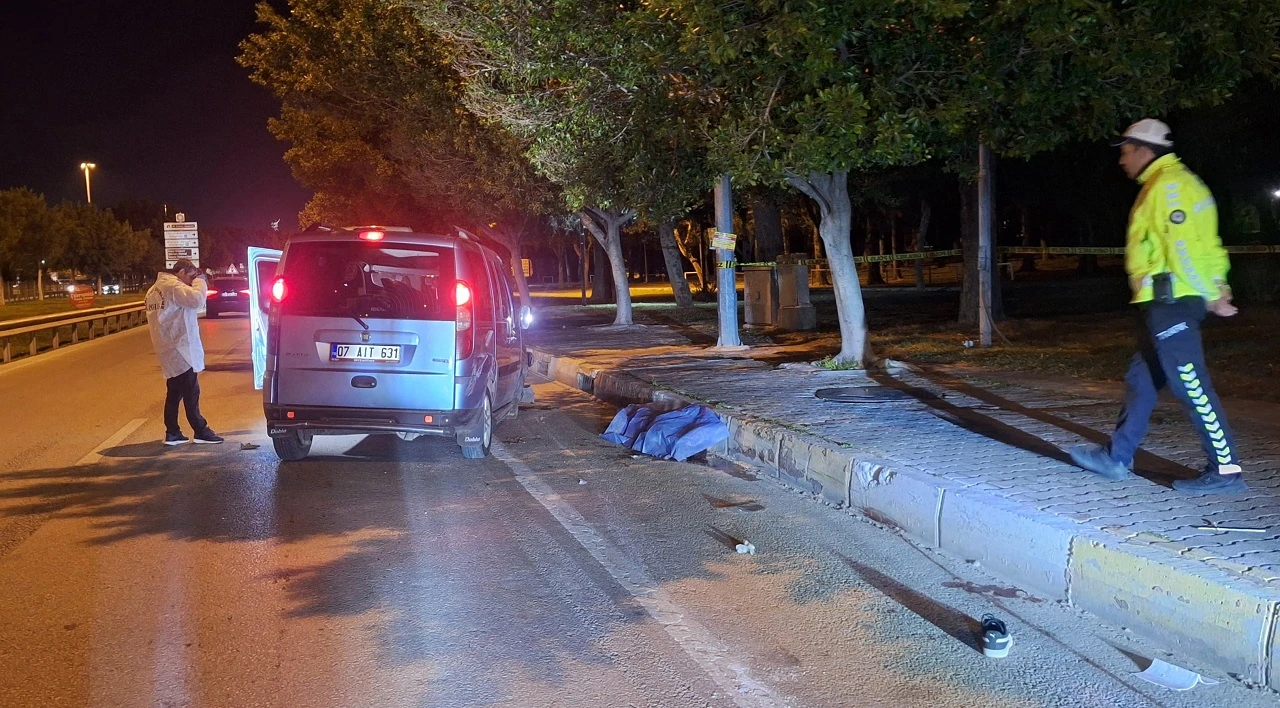 Kaldırıma çarpan araçtan fırlayan Buse öldü