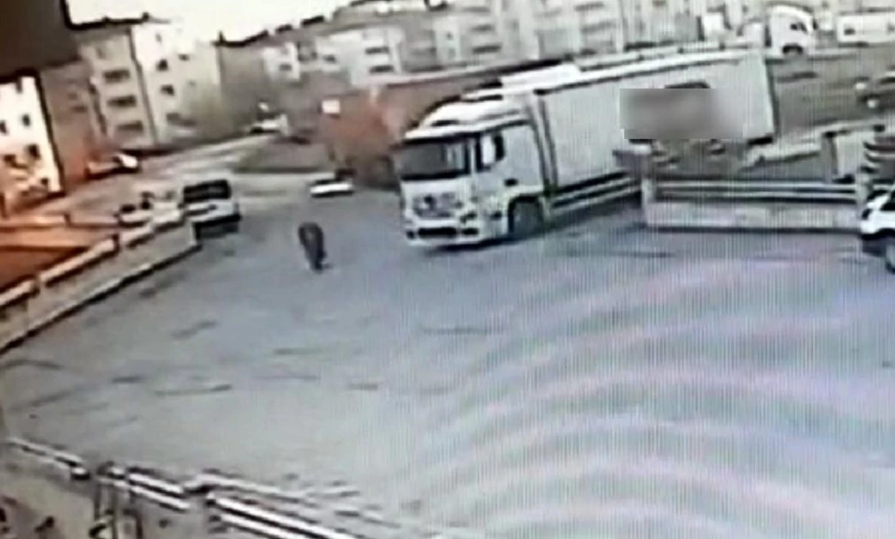 Kamyonun çarptığı kadın öldü