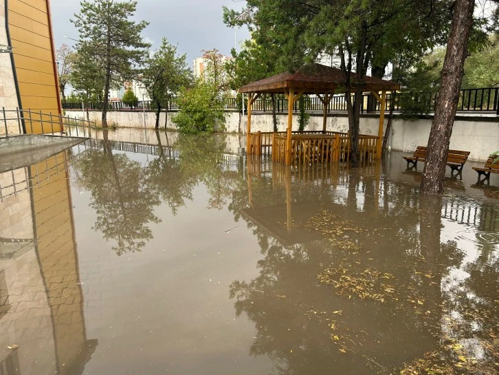 Sivas Sel Suları Altında 