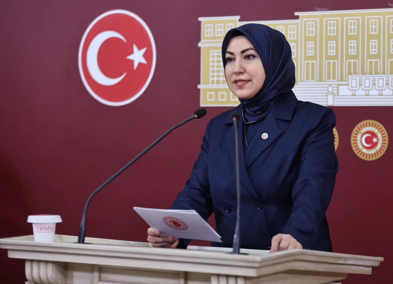 Sivaslı Vekil, Eğitimde Yapılan Dayatmalara Tepki Gösterdi