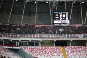 Beşiktaş Taraftarı Tribünü Doldurdu