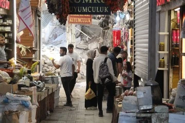 Depremin Vurduğu Dükkanlar Bir Bir Açılıyor