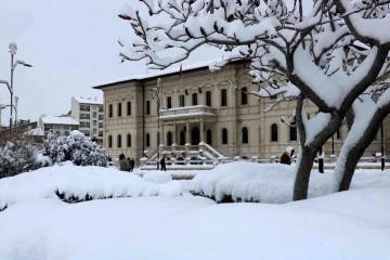 Hasret Sona Eriyor, Sivas'a Kar Geliyor