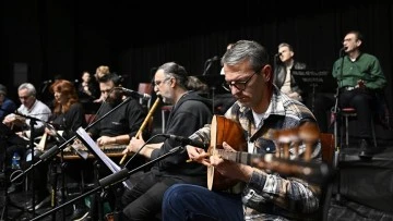 Klasik Türk Müziğini Geleneksel Motiflerle Dinletiyorlar