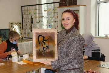 Sivas’ ta Ev Kadınları 1500 Derece Isıyla Sanat Yapıyor