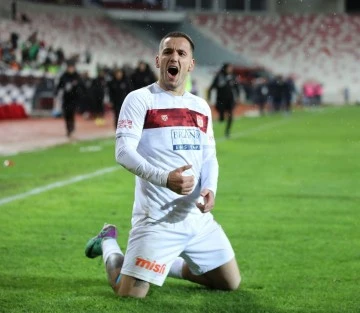 Rey Manaj, Golleriyle Sivasspor'u Sırtlıyor 