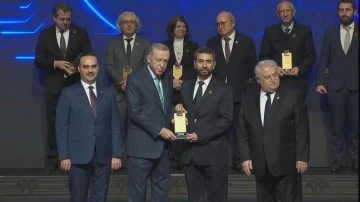Ödülünü Cumhurbaşkanı Erdoğan’dan Aldı