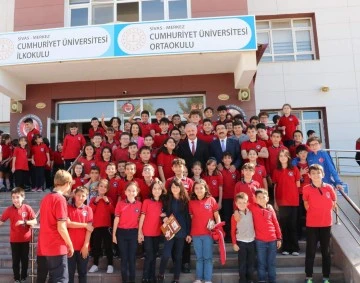 Sivas Milli Eğitim Müdürü Necati Yener Öğretmen ve Öğrencilerle Buluştu