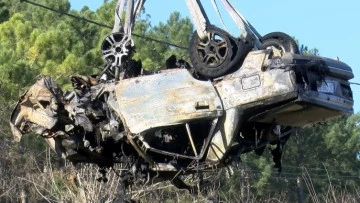Otomobil Şarampole Yuvarlandı: 2 Ölü