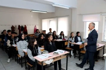 Sivas Milli Eğitim Müdürü Necati Yener Öğrencilere Matematik Anlattı