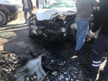Sivas’ta Hafif Ticari Araçlar Çarpıştı: 1 Ölü, 1 Yaralı 