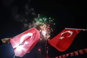 Sivas'ta Havai Fişekli Cumhuriyet Kutlaması