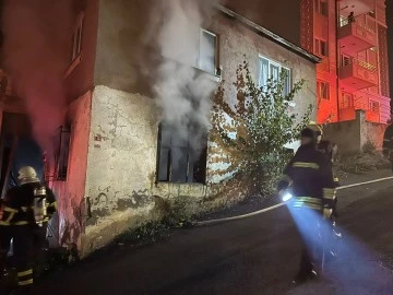 Sivas’ta İki Katlı Apartmanda Yangın