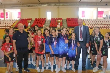 Sivas'ta Mini Kızların Şampiyonu Gençlikspor