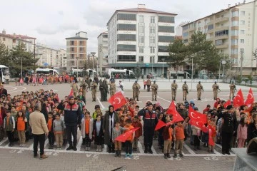 Sivas'ta Öğrencilere Jandarma Tanıtıldı
