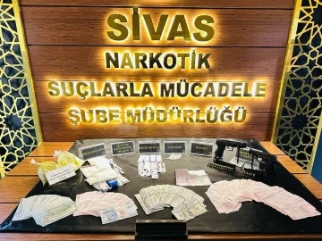 Sivas'ta Sokak Satıcılarına Operasyon: 3 Tutuklama