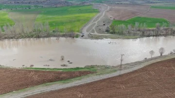 Sivas'ta Sular Yükselince Yollar Uzadı