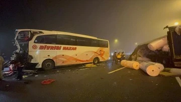 Sivaslı Otobüs Firması İstanbul'da Kaza Yaptı