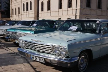 Sivaslılardan Klasik Otomobil Fuarına Yoğun İlgi