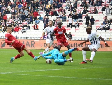 Sivasspor:0 Kasımpaşa: 0 - İlk Yarı Sonucu