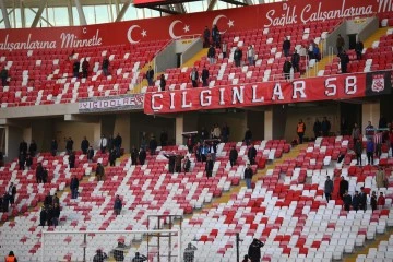 Sivasspor-Rizespor Maçını İzleyen Taraftar Sayısı Şaşırttı!