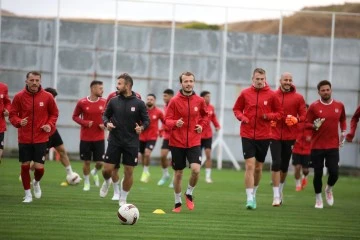 Sivassporlu Futbolculara Tatlı Sert Uyarı