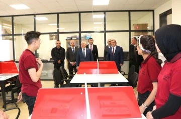 Vali Şimşek Okul Ziyaretinde Bulundu - Sivas'ta Eğitim Camiası Hareketli
