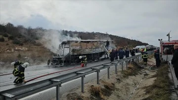 Yolcu Otobüsü ile Kamyon Çarpıştı: 2 Ölü