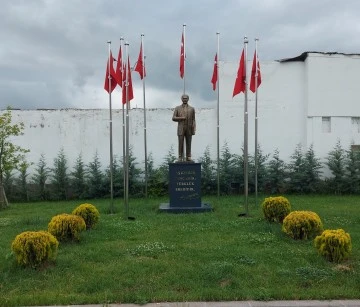 Zara’ya Atatürk Büstü Yapıldı